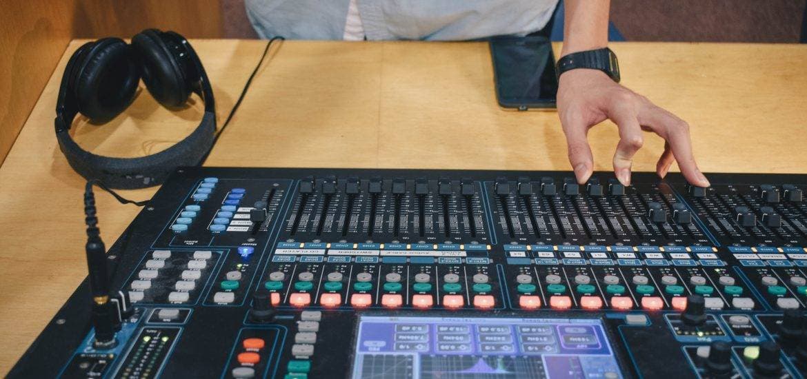 size of digital mixer