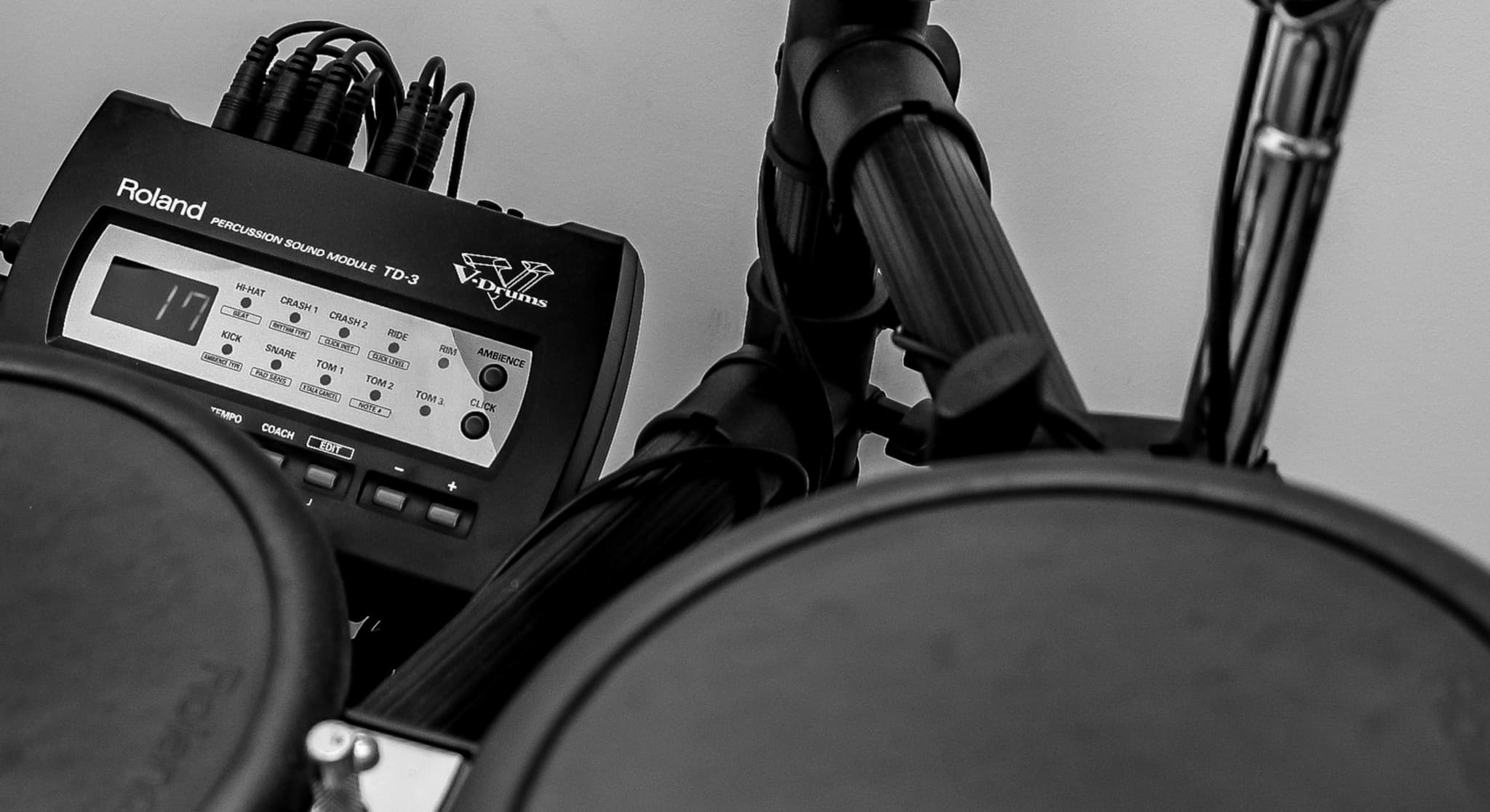 Roland TD-3 percussion sound module with electronic drum pads